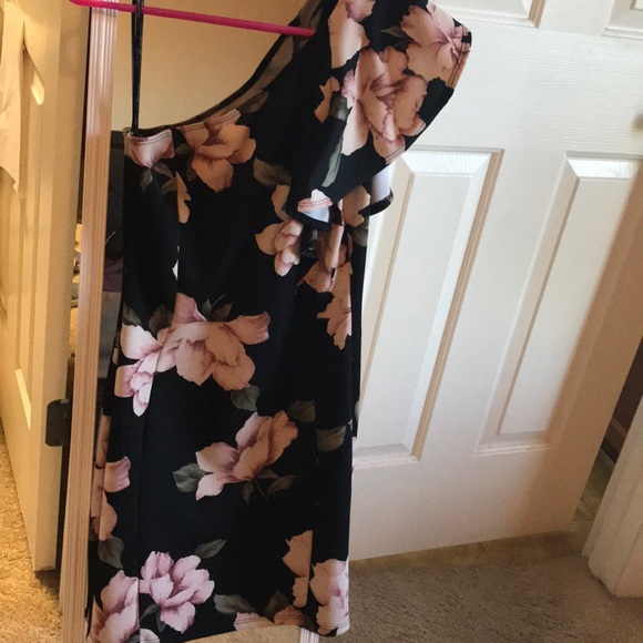 Dress - Picture 7 of 8